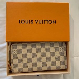 Louis Vuitton Damier wallet. New